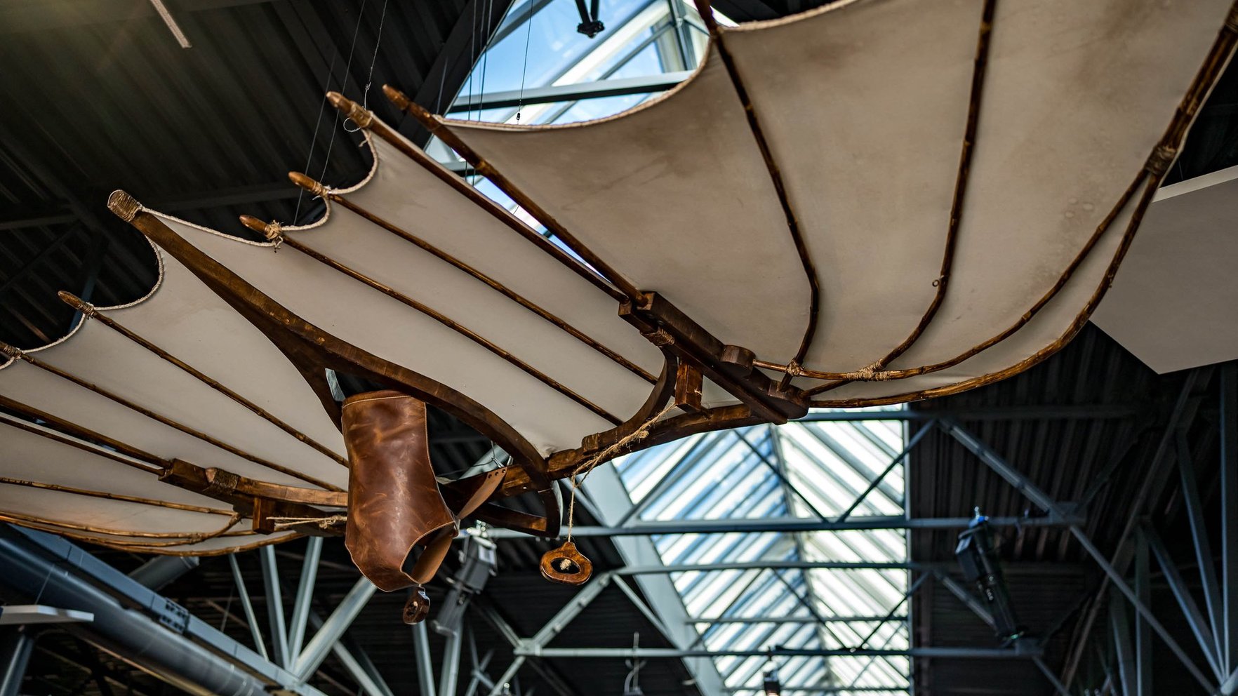 Foto: Rīgā atklāta Leonardo da Vinči izgudrojumu izstāde