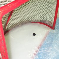 'Kurbads' hokejisti uzvar un kļūst par Latvijas čempionāta līderiem
