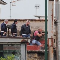 Neapolē vīrietis no balkona nošāvis trīs cilvēkus