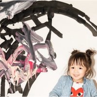 Divgadīgās Lolas mākslas darbi tiek pārdoti par vairāk nekā 1000 ASV dolāriem