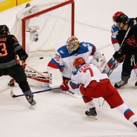 Krievijas hokejisti Pasaules kausā ar grūtībām notur pārsvaru pār Ziemeļamerikas talantiem