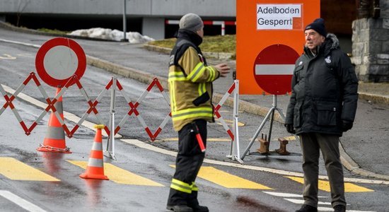 Vētru dēļ Alpos izolēti vairāki slēpošanas kūrorti un tūkstošiem tūristu