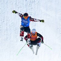 Kanādietis Lemans Phjončhanā uzvar dramatiskā frīstaila slēpošanas krosa finālā