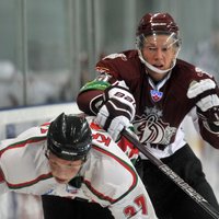Rīgas 'Dinamo' hokejisti pārbaudes spēlē pret 'Lev' zaudē pēcspēles metienos