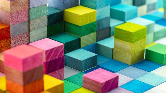 Biedējošās gāzes, degvielas un elektrības cenas, apdrošinātāji nāk pretī ceļotājiem: aktuālais ekonomikā 3. martā