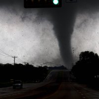 Nāvējoša viesuļvētra plosās Teksasas pilsētiņā