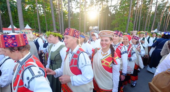 Zināmi Dziesmu un Deju svētku virsdiriģenti un virsvadītāji