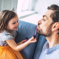 Iesaiste, pieņemšana un komunikācija – kas meitām nepieciešams attiecībās ar tēvu