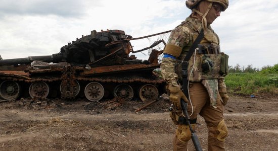 ES atpaliek no grafika munīcijas piegādē Ukrainai, ziņo 'Bloomberg'