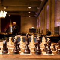 Meškovs Pasaules kausu sacensības šahā uzsāk ar zaudējumu