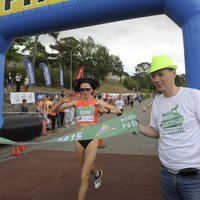 Jeļena Prokopčuka labo Ventspils Piedzīvojumu parka pusmaratona trases rekordu