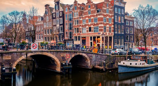 Lai cīnītos ar masu tūrismu, Amsterdamā vairs necels jaunas viesnīcas