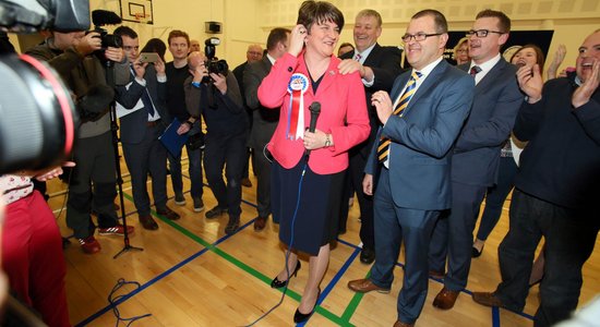 Ziemeļīrijas vēlēšanās ar niecīgu pārsvaru uzvar probritāniskā partija