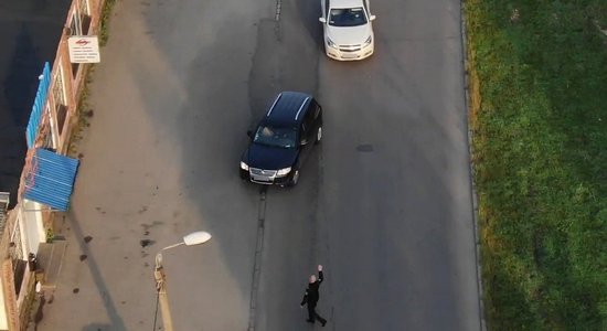 Video: Policija ar dronu stundas laikā fiksējusi sešus agresīvus braucējus