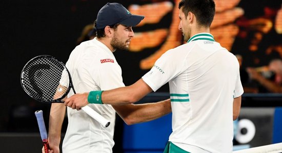 Карацев проиграл Джоковичу в полуфинале Australian Open, Осака победила Серену Уильямс