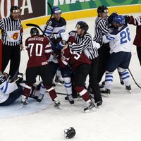 Latvija pārsteidz Somiju un pirmo reizi pasaules čempionātu sāk ar uzvaru