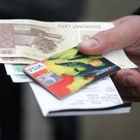 Иностранцы и латвийцы активно вкладывают деньги в латвийские банки