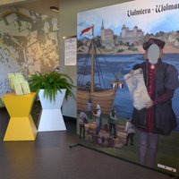 Valmieras Tūrisma informācijas centrā ierīkota tematiskā siena par tirdzniecību Hanzas laikā