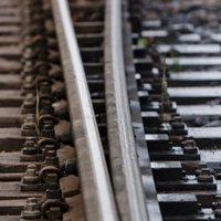 Dzelzceļa kravu pārvadājumu apmērs pusgadā Latvijā sarucis par 47,2%