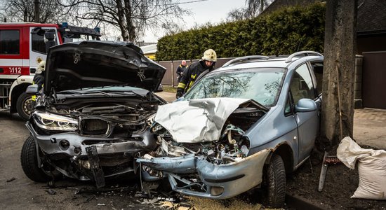 Satiksmes negadījumos šogad visbiežāk cietuši BMW, 'Mitsubishi' un 'Mercedes'