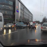 Rīgā sniegu nevajag, dažiem autovadītājiem tāpat diena iesākusies nelāgi