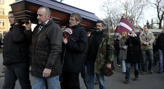 Zārks, govju galvas un sastrēgumi – piecus gadus senu zemnieku nemieru retrospekcija