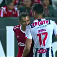 Futbolā vēl viens kodējs – meksikāņu spēlētājs diskvalificēts uz divām spēlēm