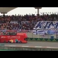 Video: Kimi Raikonena fanu 'armija' Ķīnas 'Grand Prix' tribīnēs