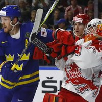 Zviedrijas hokejisti gandrīz 'apdedzinās' skandināvu duelī pret Dāniju