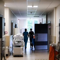 Stacionāros esošo Covid-19 pacientu kopskaits Latvijā pieaudzis līdz 1134