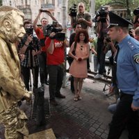 В Киеве националисты соорудили "писающего" Сталина