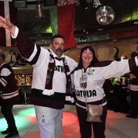 Latvijas hokeja fani arī šogad PČ varēs lustēties latviskā gaisotnē krodziņā 'Prāgas Baltie krekli'