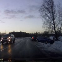 ВИДЕО: На шоссе Сауриеши-Саласпилс четыре машины попали в аварию