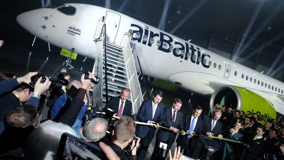 'airBaltic' atklāj jauno 'Bombardier CS300' lidmašīnu - 30