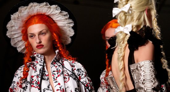 Лондонская неделя моды: красноволосые красавицы и шляпки от Meadham Kirchhoff