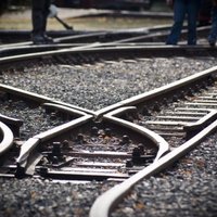 Piektdien uz dzelzceļa gājuši bojā divi vīrieši