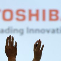 'Toshiba' brīdina par vērienīgiem zaudējumiem; atkāpjas padomes priekšsēdētājs