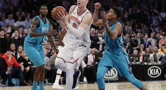 Porziņģa aukstasinība un rezultativitāte nodrošina 'Knicks' uzvaru