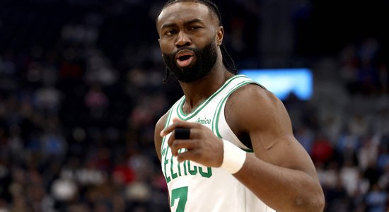 "Celtics" bez Porziņģa viesos pieveic "Clippers"