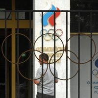 МОК запретил российским спортсменам надевать завоеванные медали при болельщиках
