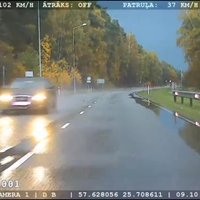 Video: Vidzemes policija aptur 'Audi', kas pilsētā traucies ar 123 km/h