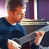 Video: Mairis Briedis pārsteidz ar ģitārspēles prasmēm