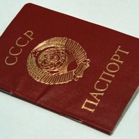 Жительница Резекне пришла на референдум с паспортом СССР