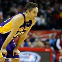 'Lakers' saspēles vadītājs Nešs muguras savainojuma dēļ nespēlēs visu sezonu