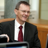 Vilks EK komisāram Rēnam iesniedz vēstuli par Latvijas gatavību dalībai eirozonā