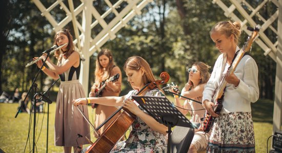 Foto: Dikļos aizvadīts pirmais laikmetīgās mūzikas festivāls 'Virzskaņa'