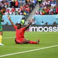 Šveices izlases treneris aicinājis Embolo aizmirst draudzības saites ar Kamerūnu