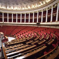 Francijas parlamentā sākas debates par konstitūcijas grozījumiem terorisma apkarošanai