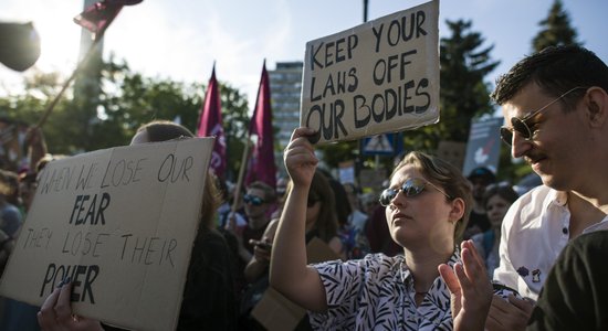 В Варшаве прошла демонстрация за смягчение закона об абортах. Перед выборами сделать это обещал премьер Туск