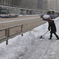 Foto: Sniega otrais uznāciens Rīgas ielās